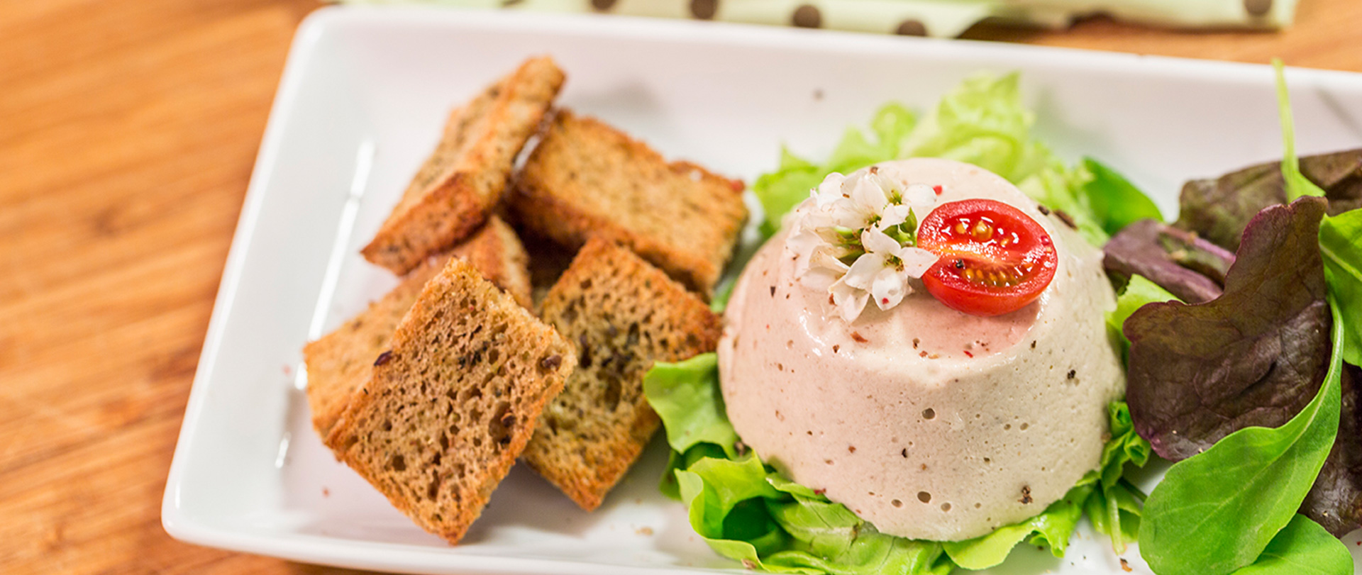 Mini terrine de atum com torradinhas