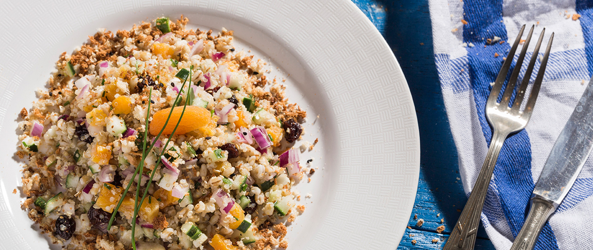 Salada de Grãos integrais com Farofinha crocante