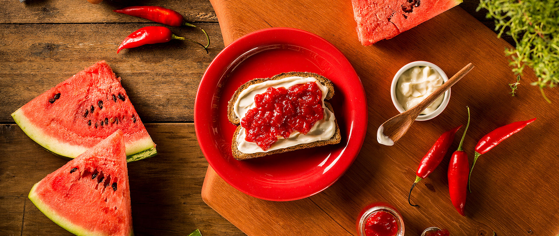 Toast com geleia de melancia e pimenta