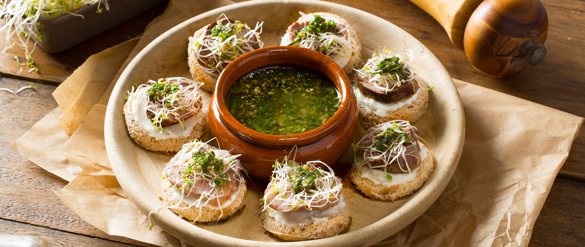 Beef Crostini com Pesto de ervas