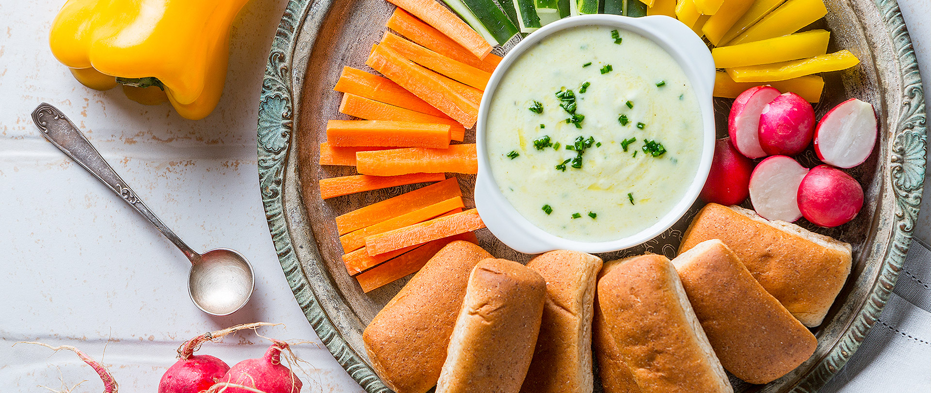 Crudités de legumes, molho de iogurte e Nutrellinhas