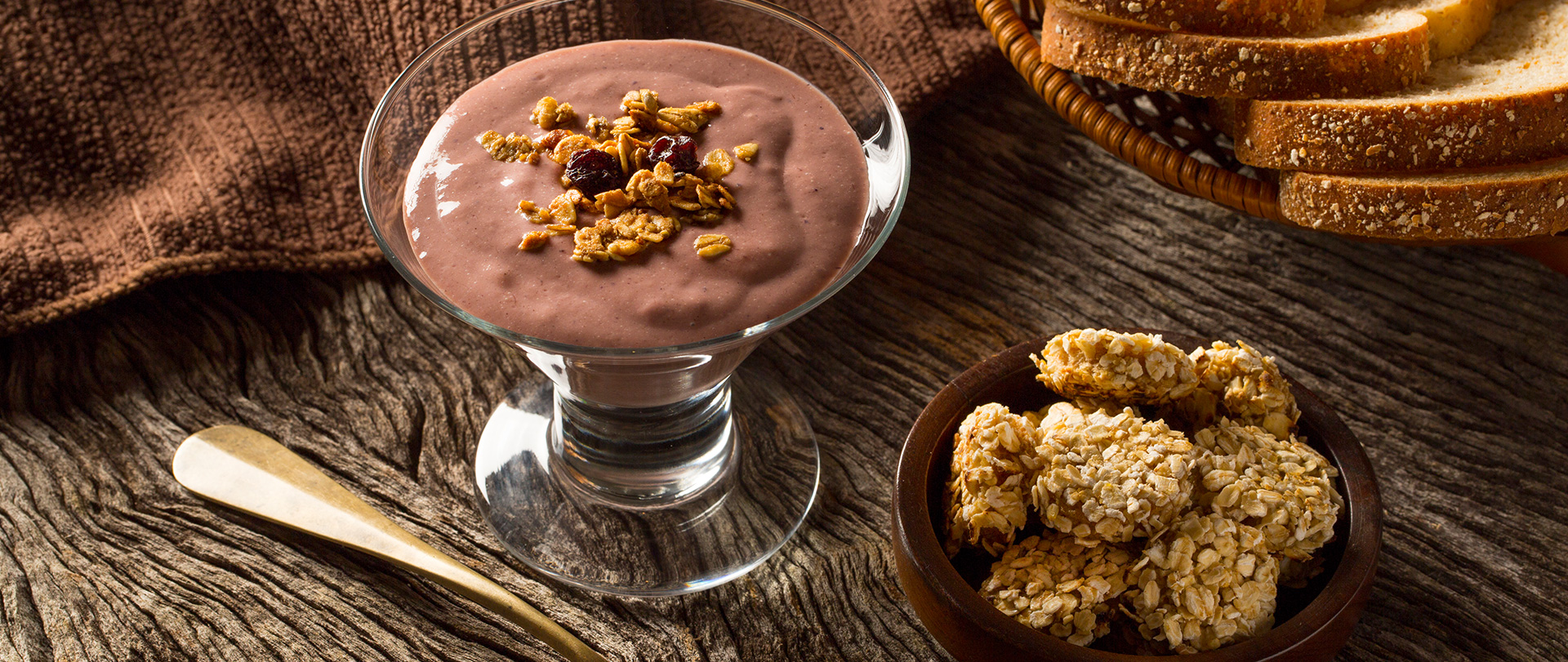 Mousse de Açaí com cookies de aveia