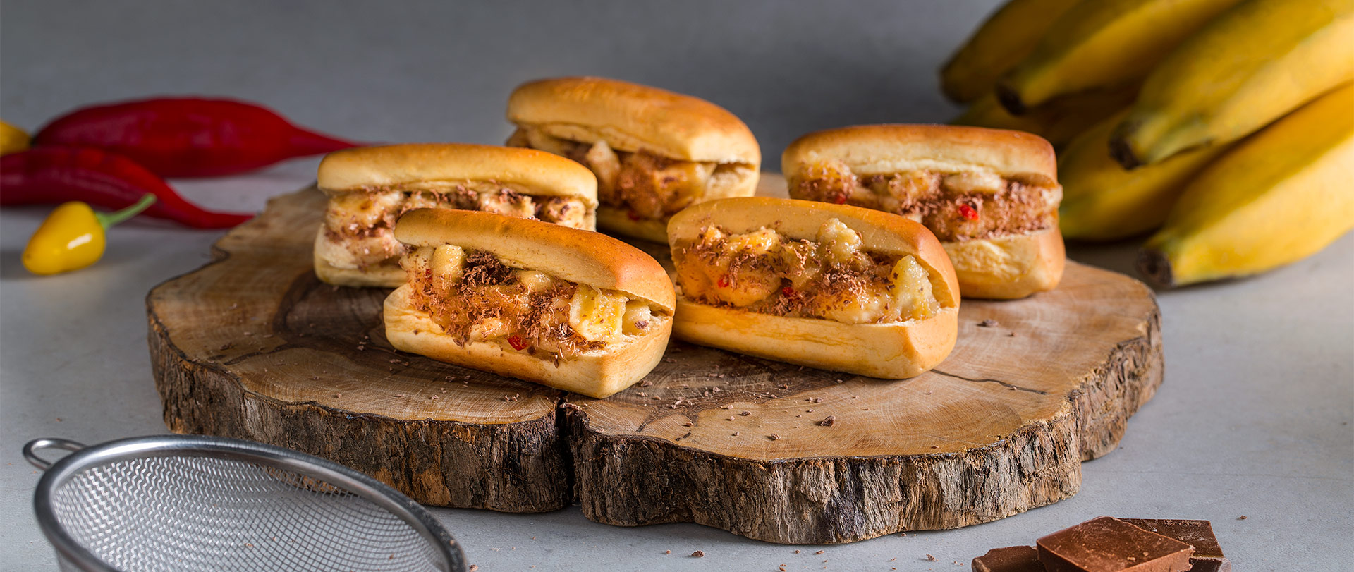 Nutrellinhas com chutney de banana e raspas de chocolate