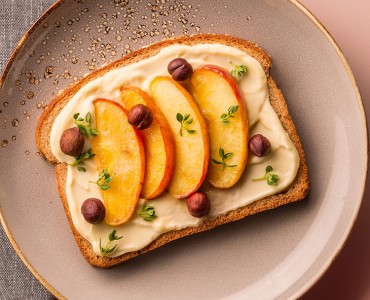 Pavê com curd de limão e morangos