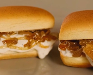 Nutrellinhas recheadas com creme gorgonzola e cebola caramelada