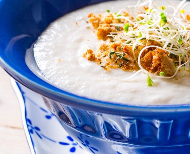 Sopa Fria de Palmito com Crocante de Ervas