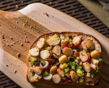 Tartine com Caponata de Pinhão