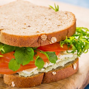 Sanduíche de Atum com Manjericão