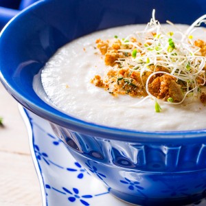 Sopa Fria de Palmito com Crocante de Ervas