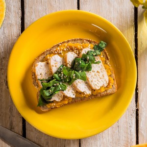 Tostada de moranga, frango grelhado e espinafre