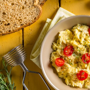 Ovo mexido Gourmet com Pão na Chapa