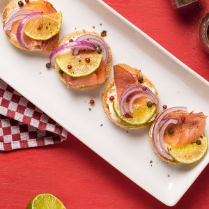 Crostini de parma, limão e mix de pimentas