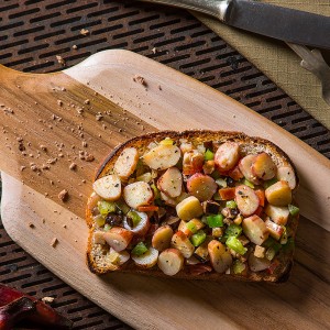 Tartine com Caponata de Pinhão